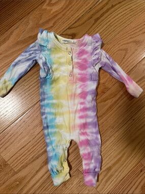Fairwell Kids Tie-Dye Ruffle One-Piece Romper in Pastel Rainbow. Size 0-6 months
